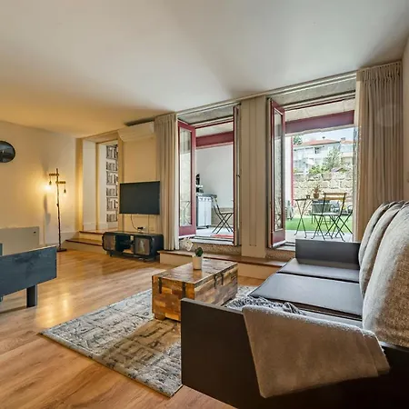 Private Garden In City Center Apartment *