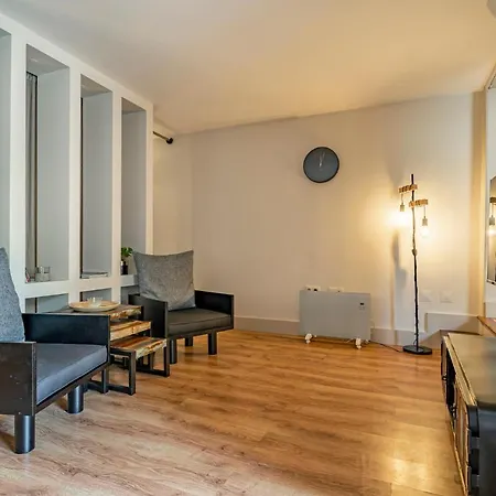 Private Garden In City Center Apartment