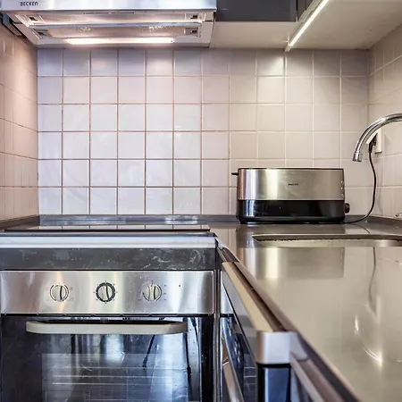 Private Garden In City Center Apartment *