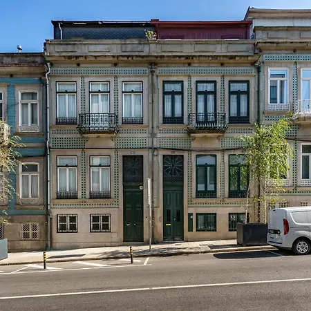 Private Garden In Center شقة *