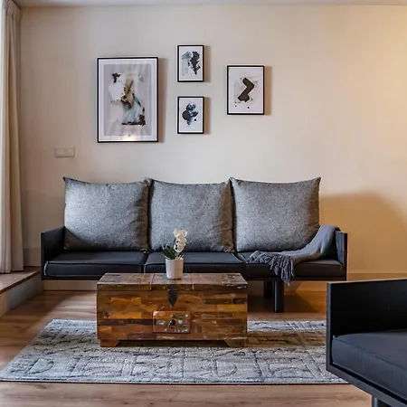 Private Garden In Center *