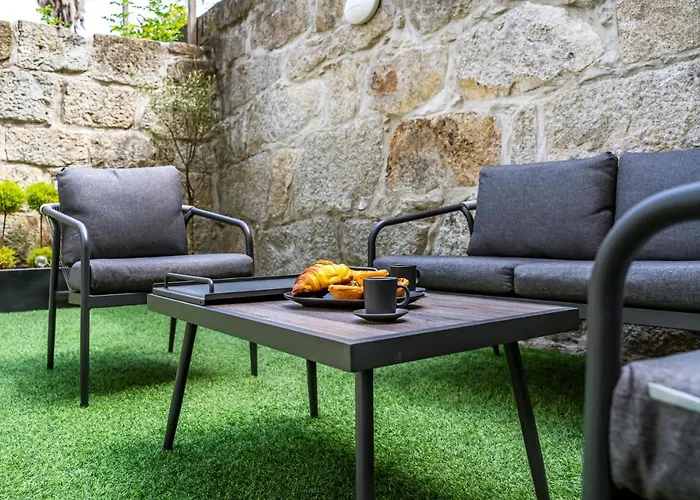 Private Garden In Center Apartament Porto