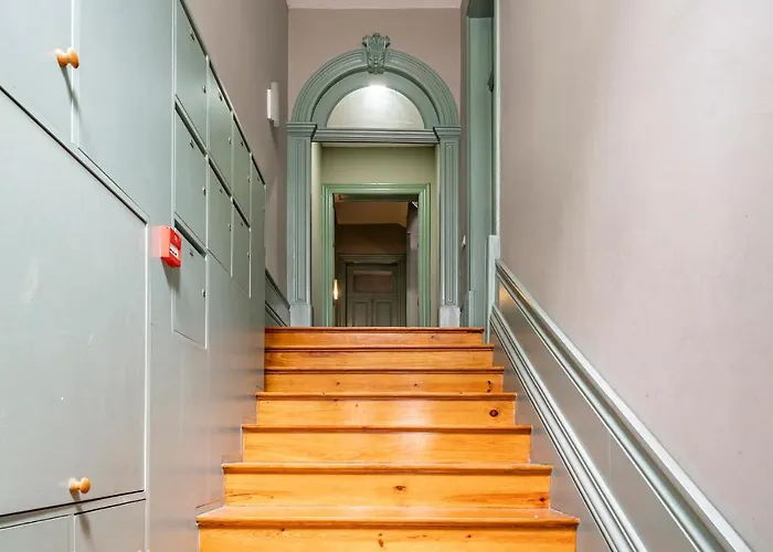 Private Garden In Center *